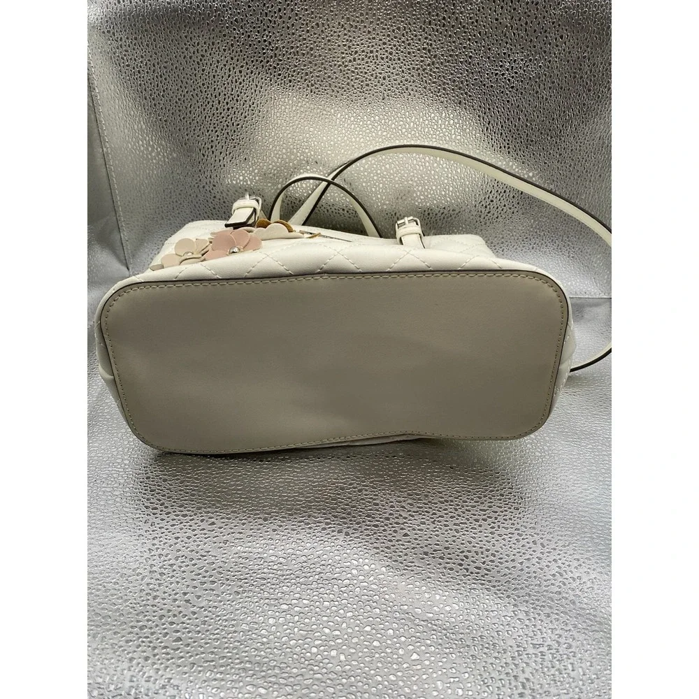 Liz Claiborne‎ Ivory Quilted Flower Accent Satchel Bag Magnetic Zip Closure